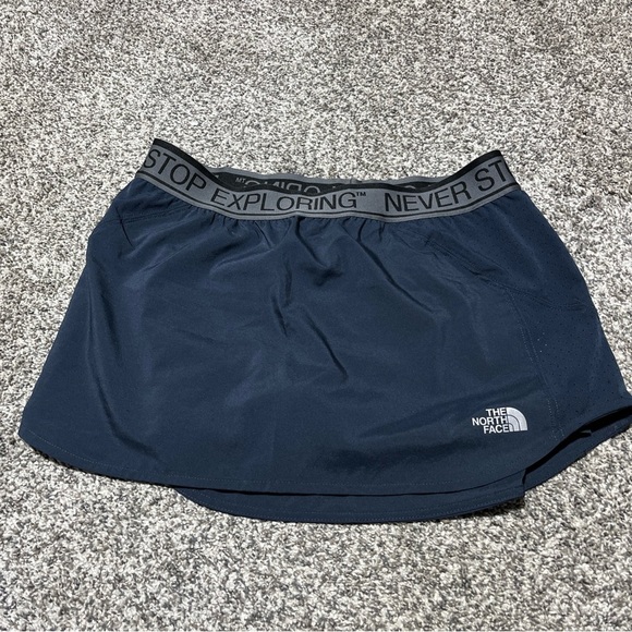 THE NORTH FACE NEVER STOP EXPLORING RUN ATHLETIC SKORT IN DARK NAVY SZ M - Picture 1 of 12